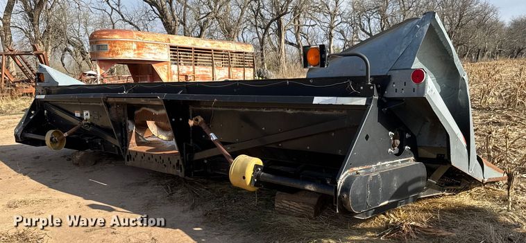 image for item ET4009 AGCO 830 corn head