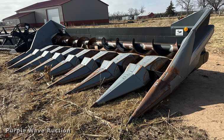 image for item ET4009 AGCO 830 corn head