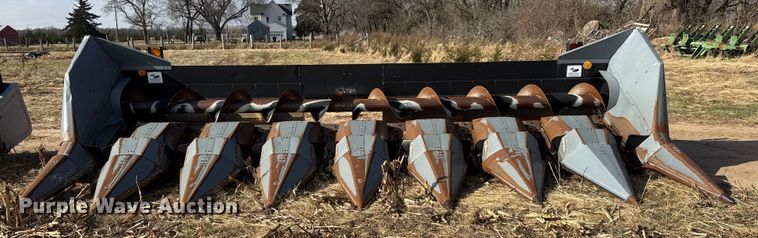 image for item ET4009 AGCO 830 corn head