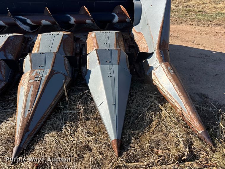 image for item ET4009 AGCO 830 corn head