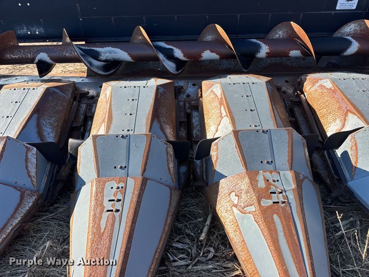 image for item ET4009 AGCO 830 corn head