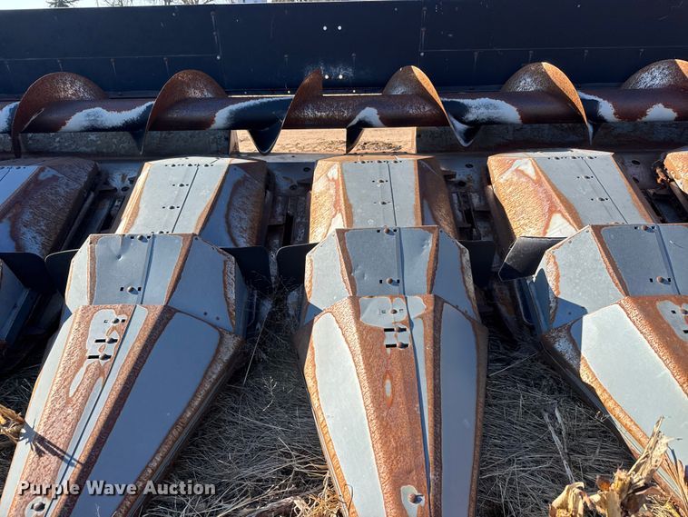 image for item ET4009 AGCO 830 corn head