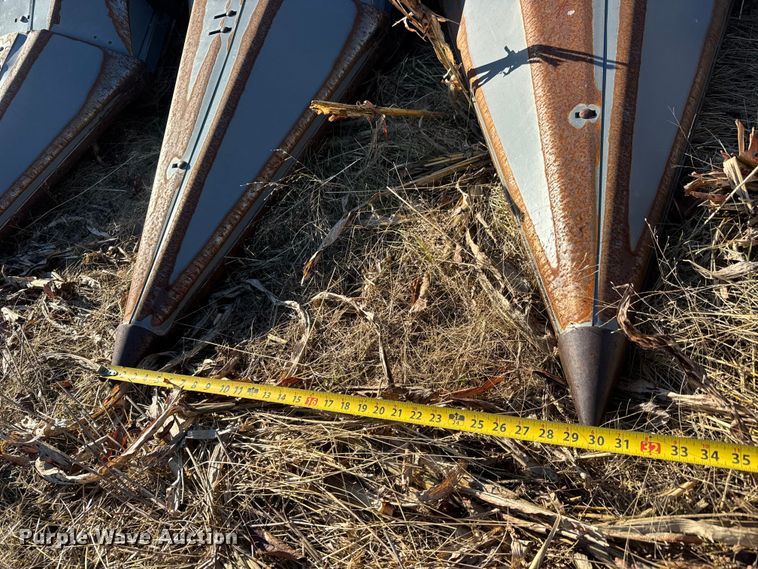 image for item ET4009 AGCO 830 corn head