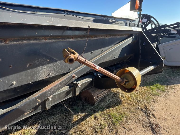 image for item ET4009 AGCO 830 corn head