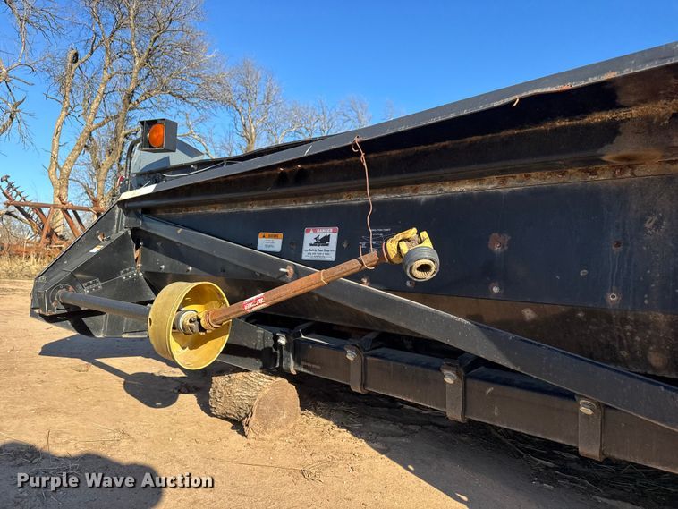 image for item ET4009 AGCO 830 corn head