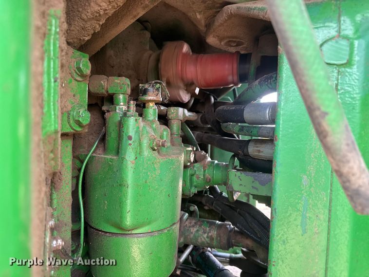 image for item ET4054 1983 John Deere 8650 4WD tractor