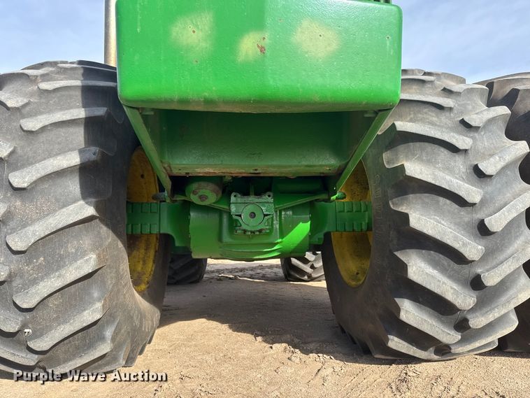 image for item ET4054 1983 John Deere 8650 4WD tractor