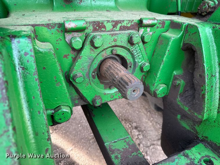 image for item ET4054 1983 John Deere 8650 4WD tractor