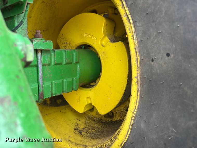 image for item ET4054 1983 John Deere 8650 4WD tractor