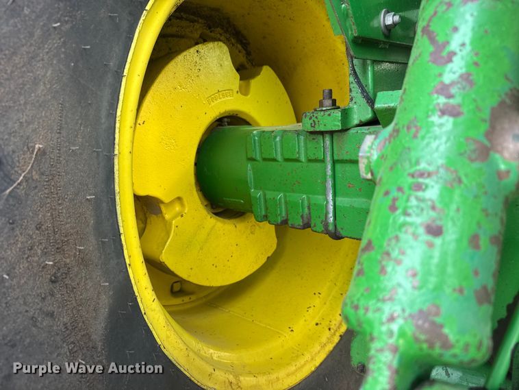 image for item ET4054 1983 John Deere 8650 4WD tractor