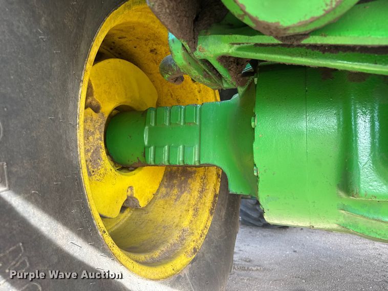 image for item ET4054 1983 John Deere 8650 4WD tractor