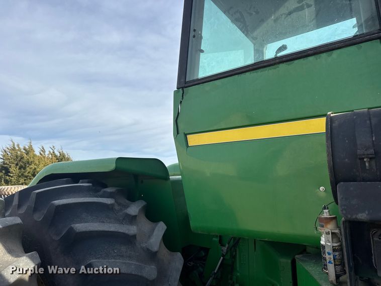 image for item ET4054 1983 John Deere 8650 4WD tractor