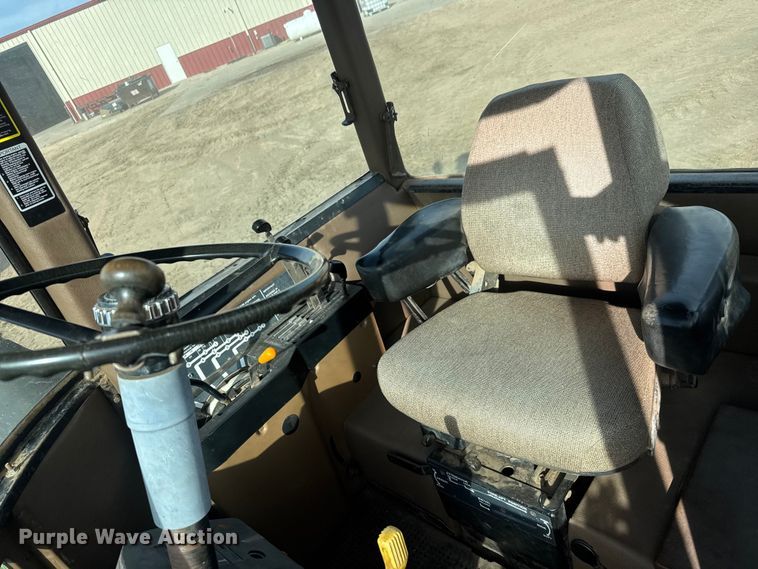 image for item ET4054 1983 John Deere 8650 4WD tractor