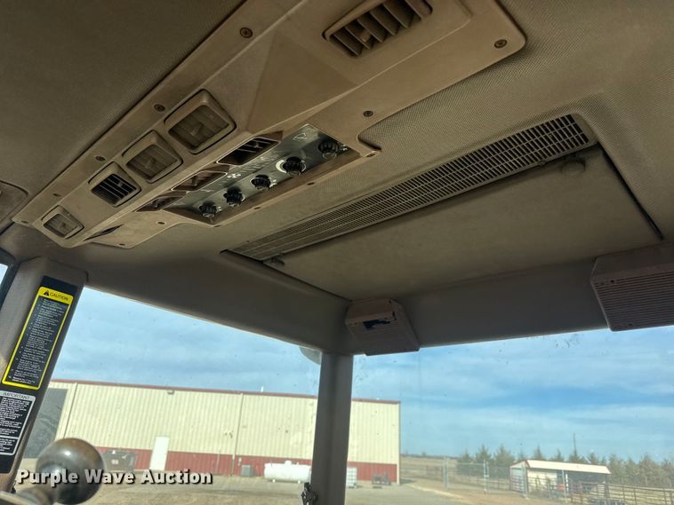 image for item ET4054 1983 John Deere 8650 4WD tractor