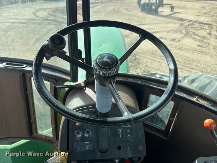 image for item ET4054 1983 John Deere 8650 4WD tractor