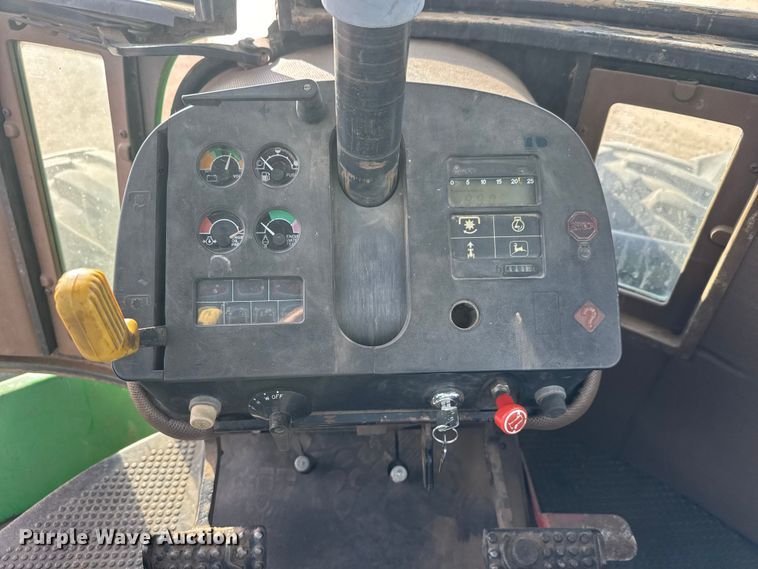 image for item ET4054 1983 John Deere 8650 4WD tractor