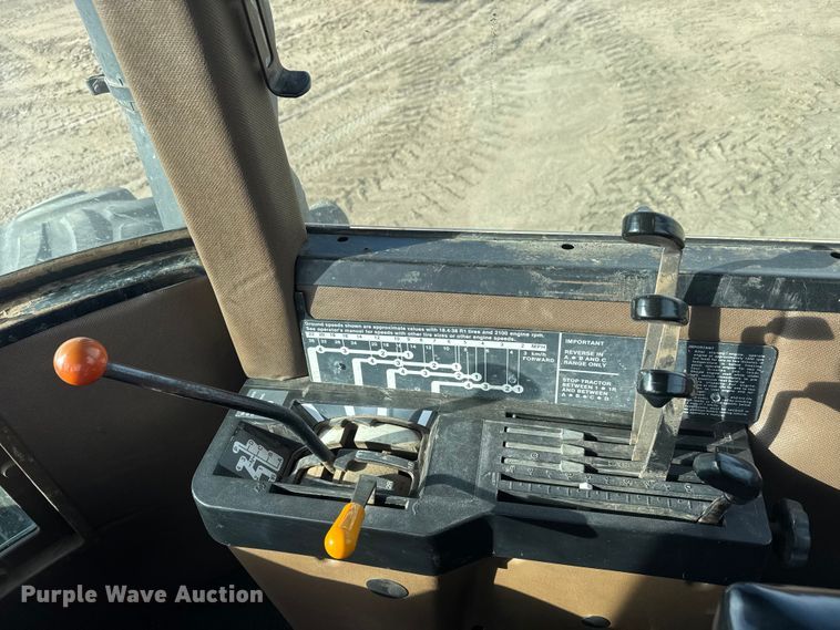 image for item ET4054 1983 John Deere 8650 4WD tractor