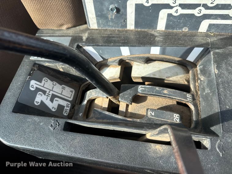 image for item ET4054 1983 John Deere 8650 4WD tractor