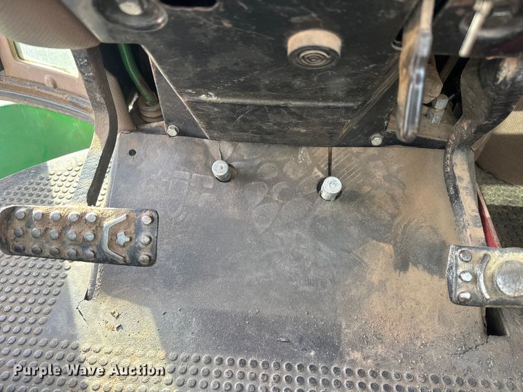 image for item ET4054 1983 John Deere 8650 4WD tractor