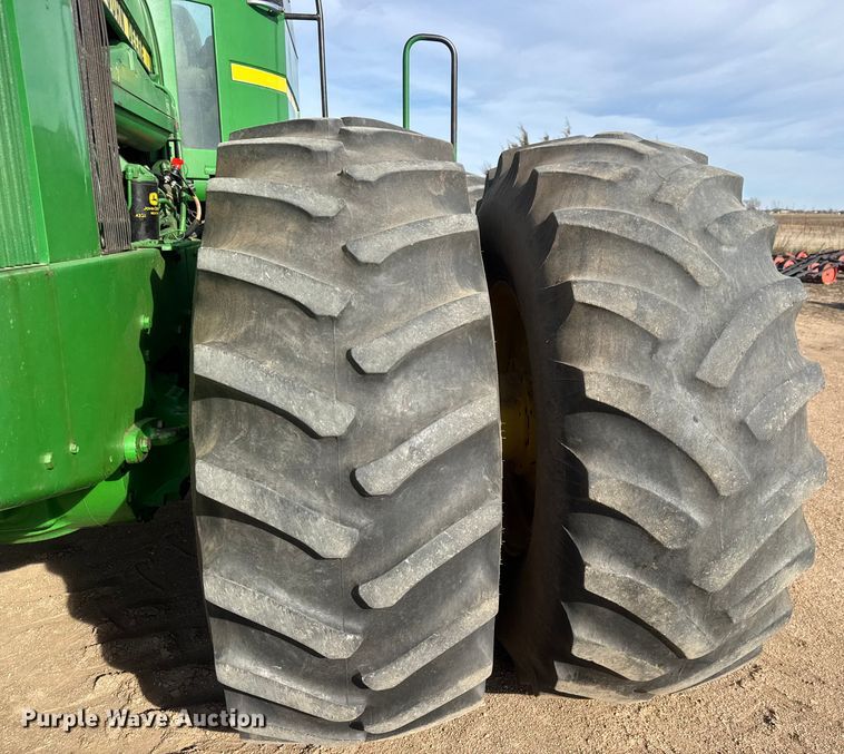 image for item ET4054 1983 John Deere 8650 4WD tractor