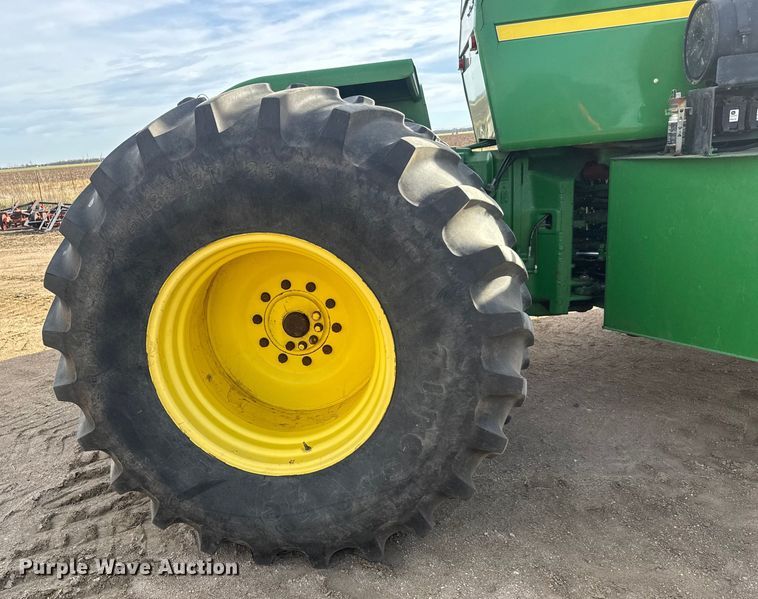 image for item ET4054 1983 John Deere 8650 4WD tractor