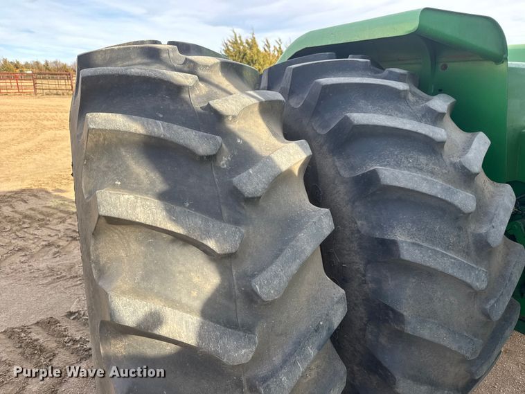 image for item ET4054 1983 John Deere 8650 4WD tractor