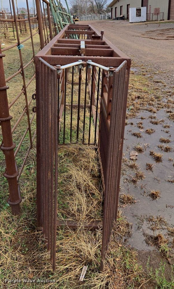 image for item ET5300 Shop built livestock chute