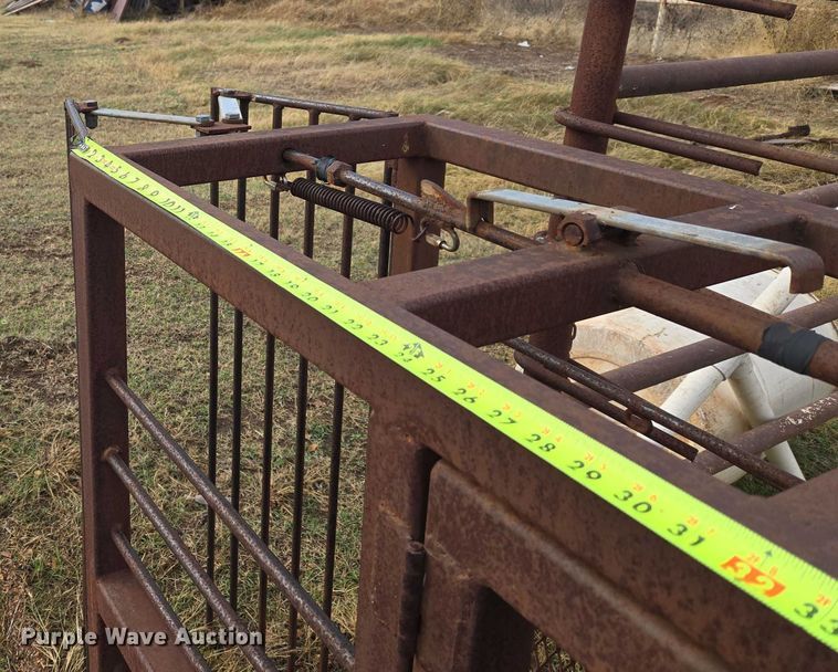 image for item ET5300 Shop built livestock chute