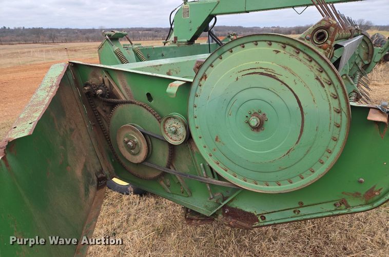 image for item ET5336 John Deere 240 swather / windrower