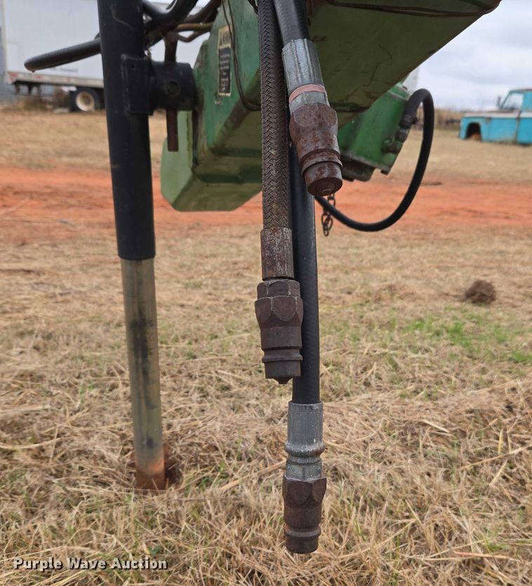 image for item ET5336 John Deere 240 swather / windrower