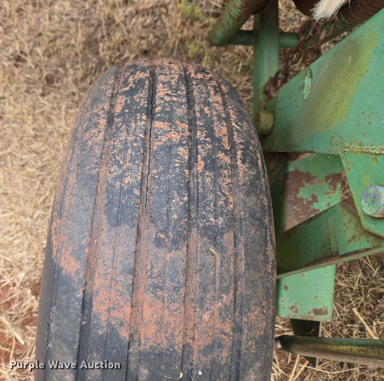 image for item ET5336 John Deere 240 swather / windrower