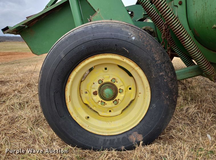 image for item ET5336 John Deere 240 swather / windrower