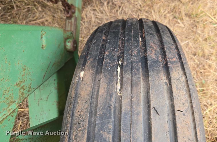 image for item ET5336 John Deere 240 swather / windrower