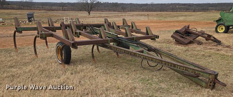 image for item ET5338 John Deere 1600 chisel