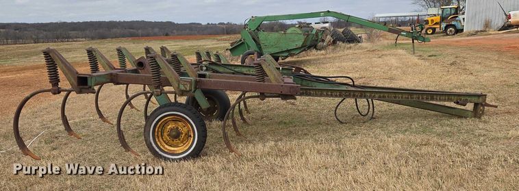 image for item ET5338 John Deere 1600 chisel