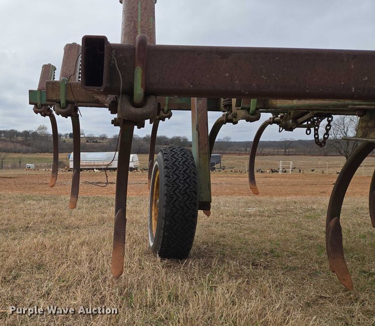 image for item ET5338 John Deere 1600 chisel