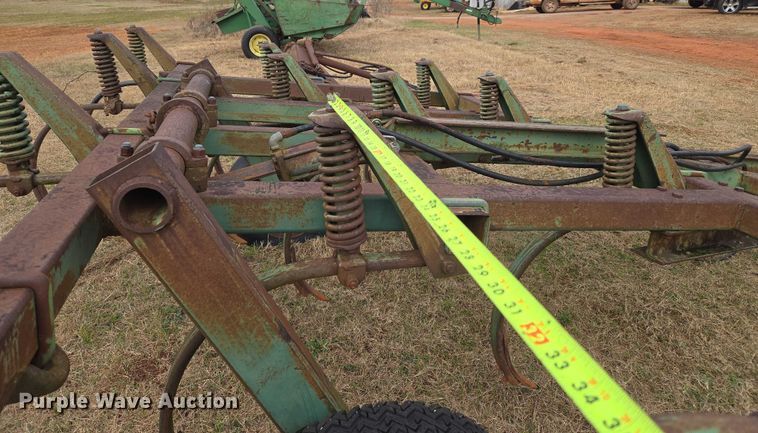 image for item ET5338 John Deere 1600 chisel