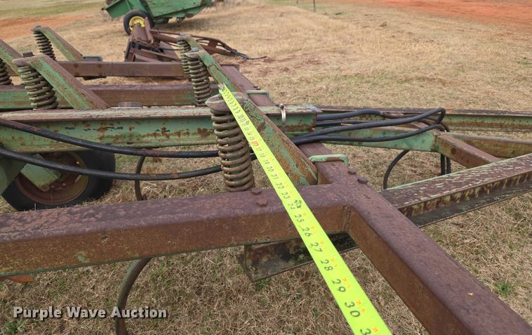 image for item ET5338 John Deere 1600 chisel