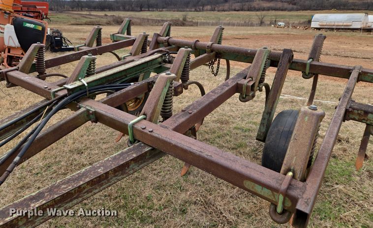 image for item ET5338 John Deere 1600 chisel