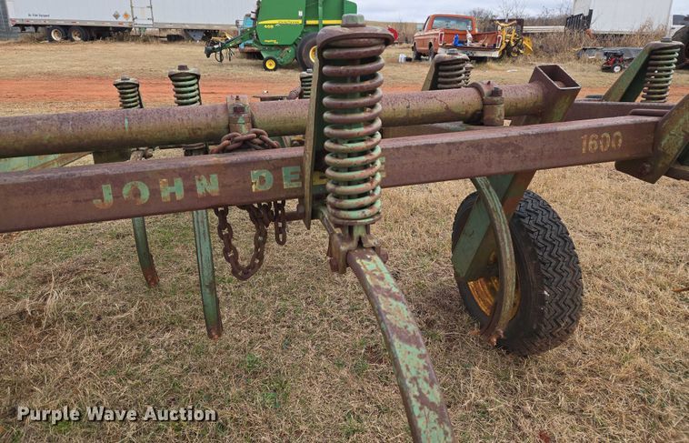 image for item ET5338 John Deere 1600 chisel