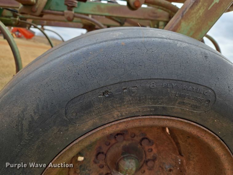 image for item ET5338 John Deere 1600 chisel