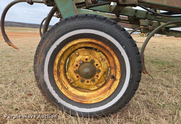 image for item ET5338 John Deere 1600 chisel