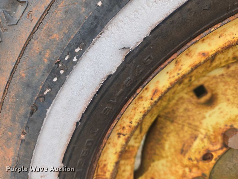 image for item ET5338 John Deere 1600 chisel