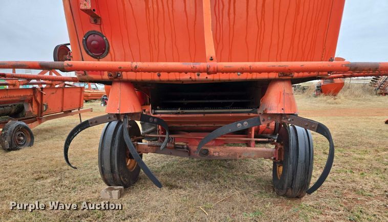 image for item ET5341 Massey Ferguson 510 combine
