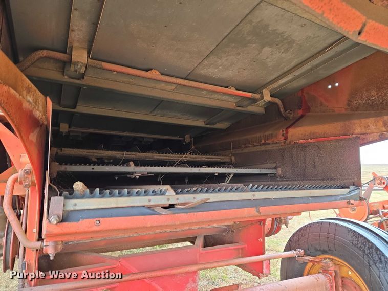 image for item ET5341 Massey Ferguson 510 combine