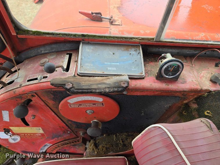 image for item ET5341 Massey Ferguson 510 combine