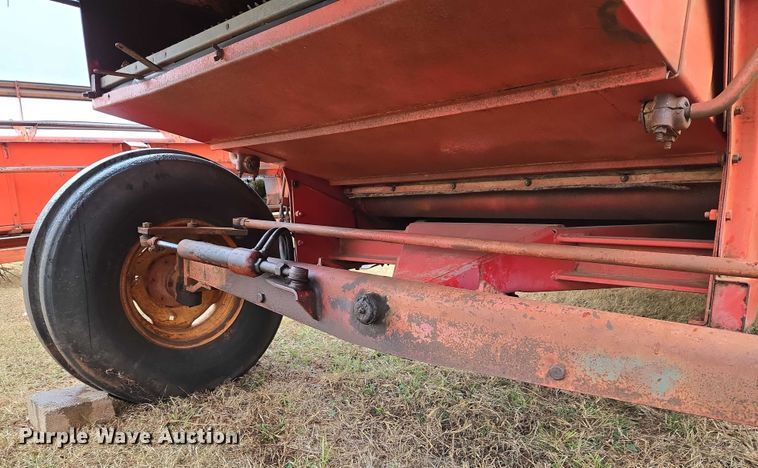 image for item ET5341 Massey Ferguson 510 combine