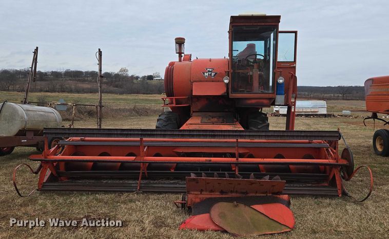 image for item ET5342 Massey Ferguson 410 combine
