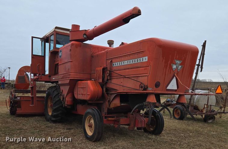image for item ET5342 Massey Ferguson 410 combine