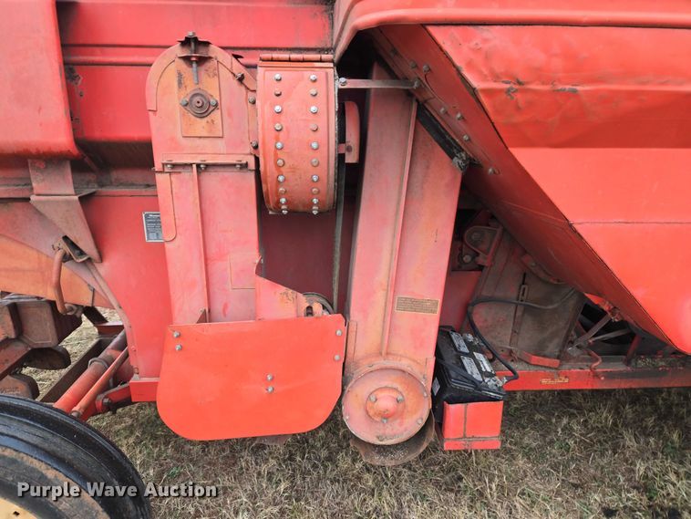 image for item ET5342 Massey Ferguson 410 combine